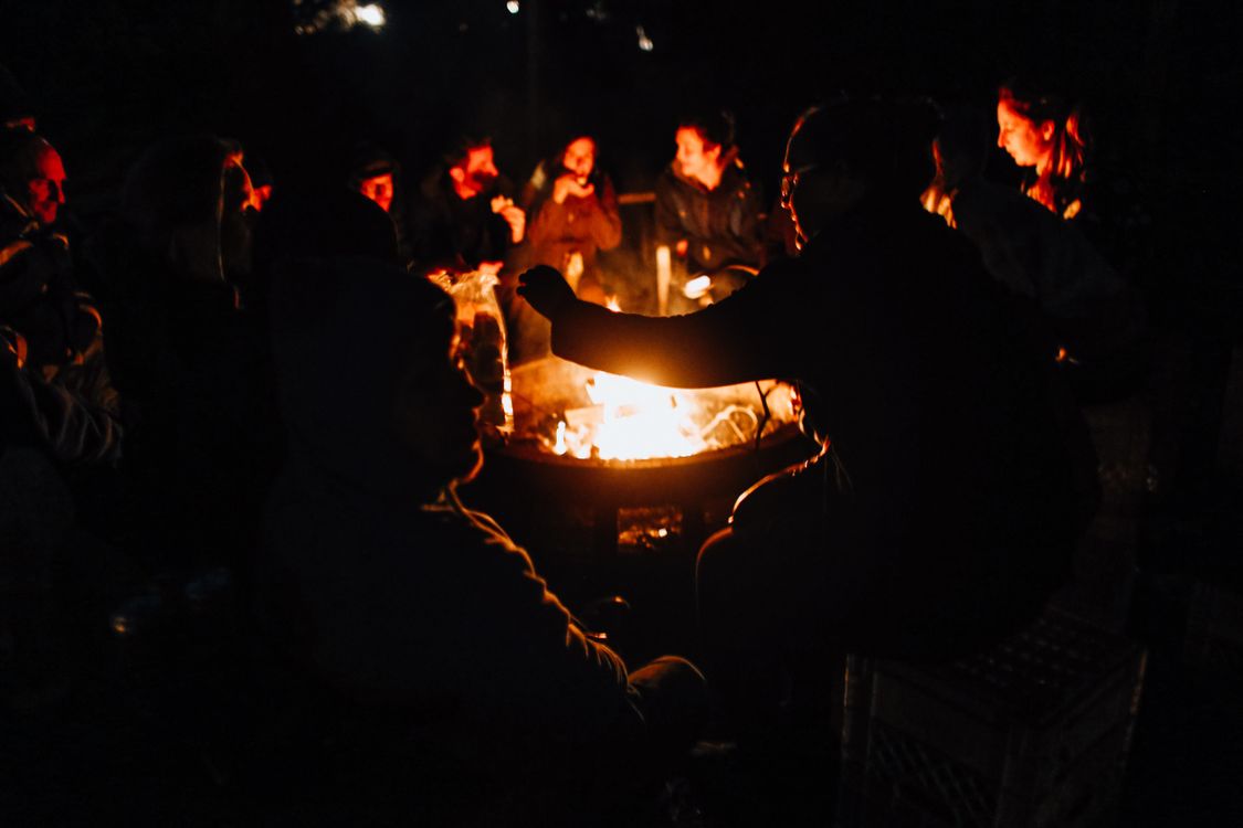 United-avond buiten bij sfeervolle verlichting